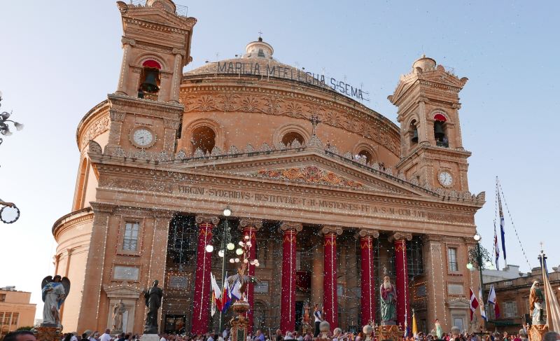 Die Rundkirche (Rotunda) von Mosta, geschmückt zum Patronatsfest Festa ta' Santa Marija Assunta … Foto: © Valletta | Das Journal / BSF.