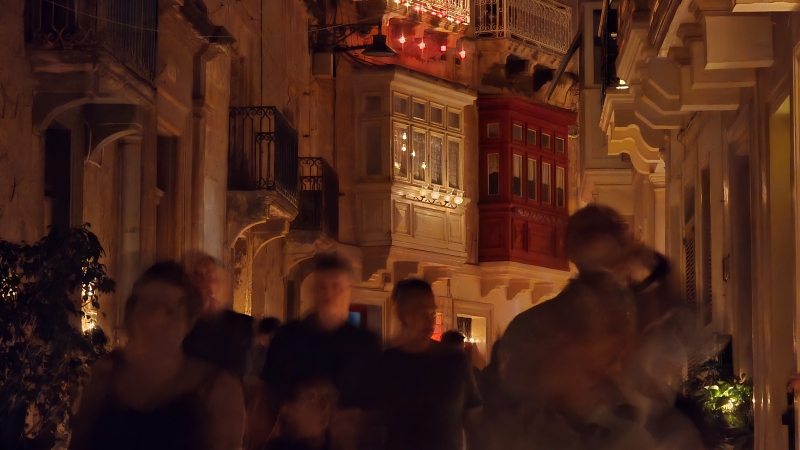 Lichtermeer aus Kerzen in den engen Gassen von Birgu.
