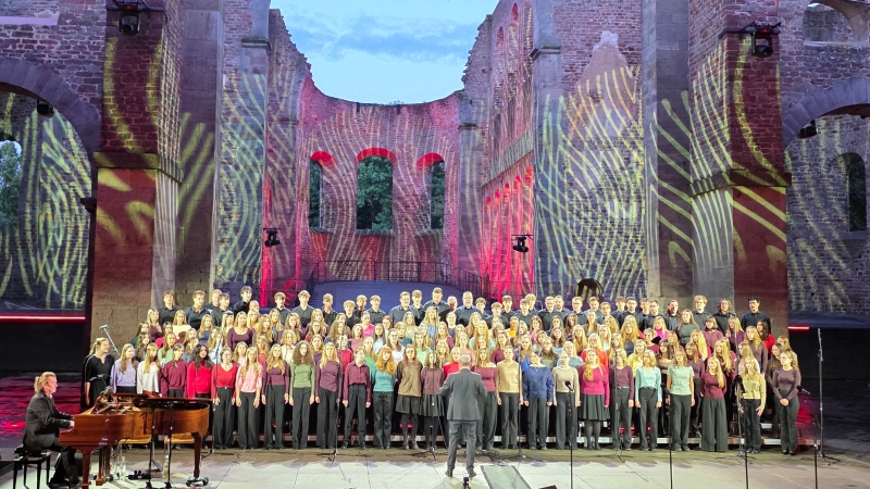 Der MSO-Jugendchor bei einem Konzert in der Stiftsruine in Bad Hersfeld. Eine etwas kleinere Abordnung wird auf Malta autreten. Foto: © Valletta | Das Journal / BSF.