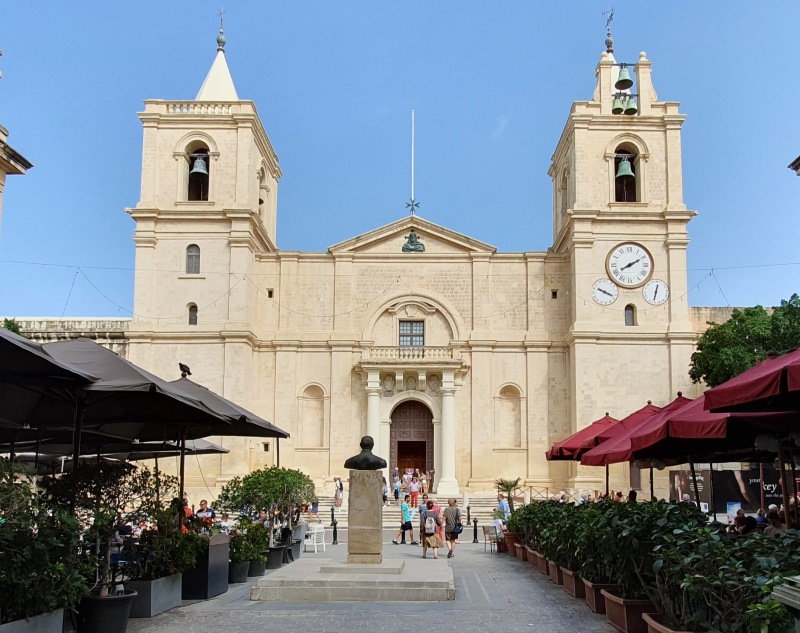 Schlichte Front, prachtvolle Innenausstattung: Die St. John's Co-Cathedral in Valletta.