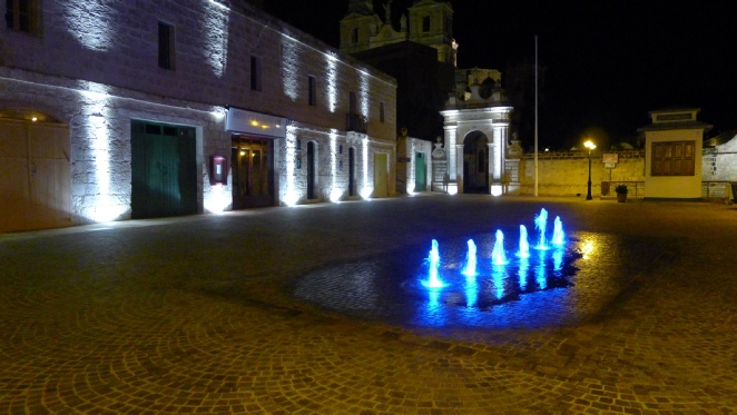 Mellieħa, lebhafte Stadt im Norden Maltas, doch stimmungsvoll am Abend
