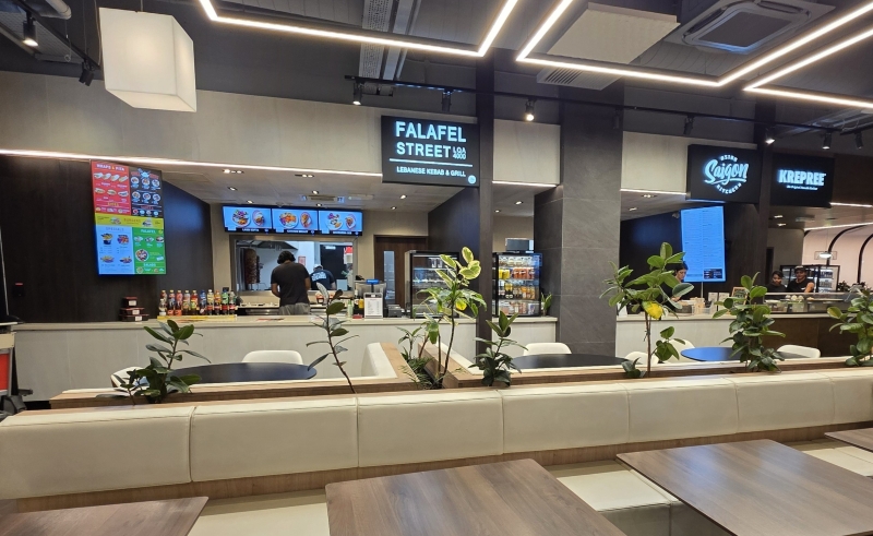 Kulinarische Vielfalt: Der Food Court im Untergeschoss (Level -1) bietet für jeden Geschmack das passende Gericht. Foto: © Valletta | Das Journal / BSF.